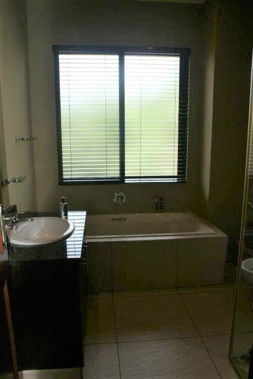 2 Bed House in Hectorspruit photo number 9