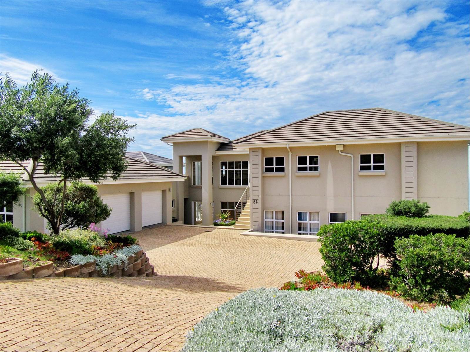 5 Bed House in Pinnacle Point Golf Estate photo number 2