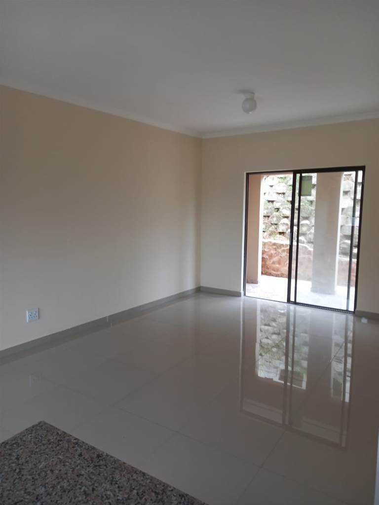 3 Bed Apartment in Reservoir Hills photo number 8