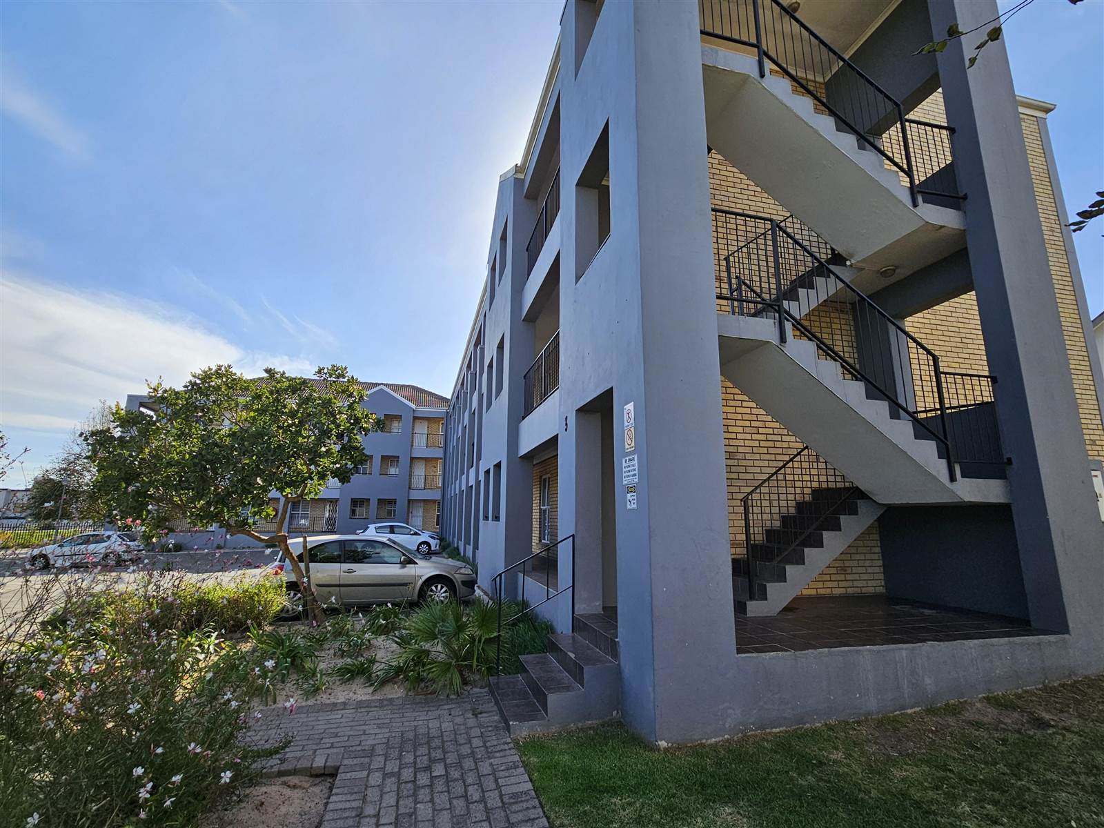 2 Bed Apartment in Kraaifontein Central photo number 1