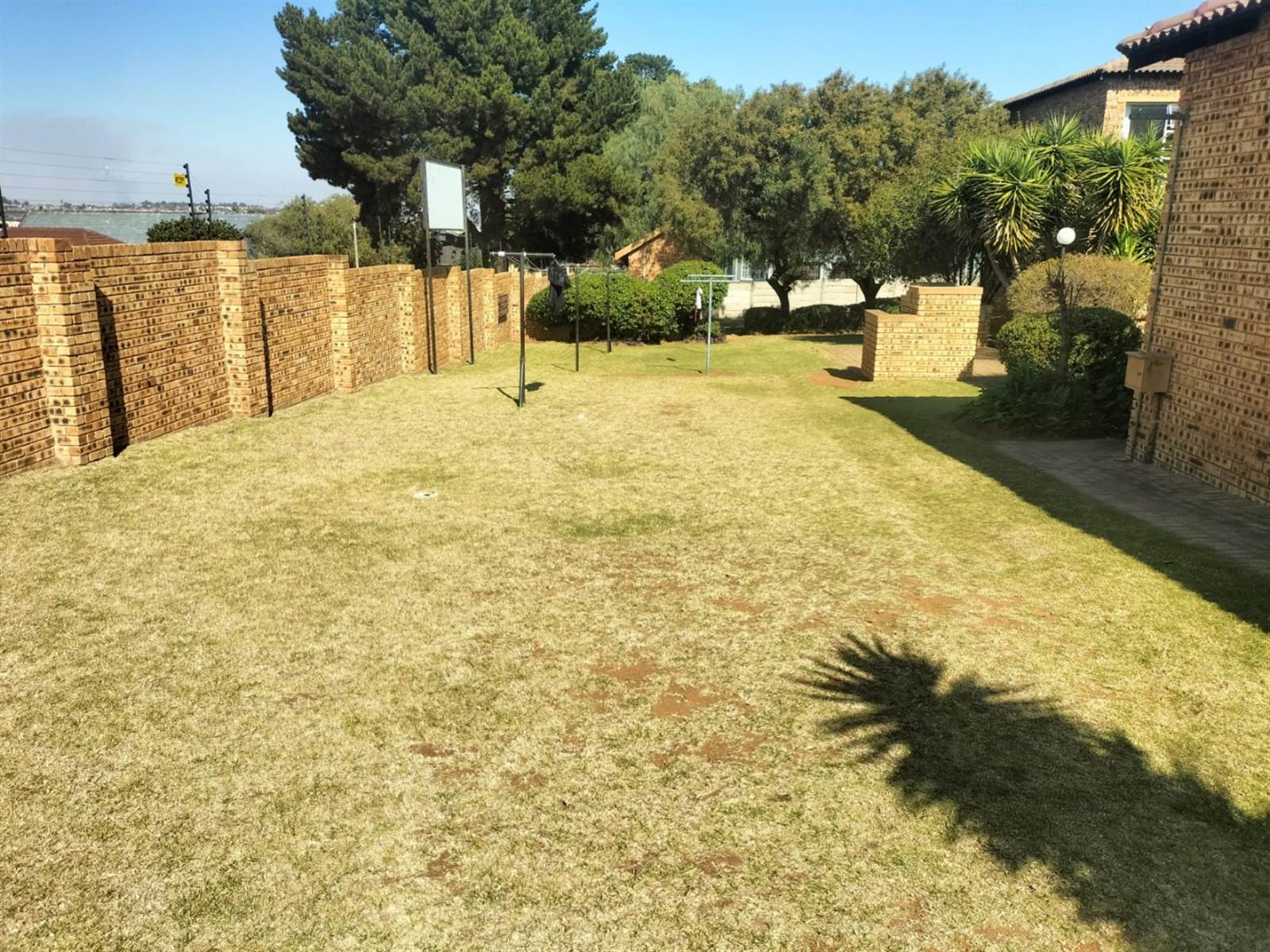 2 Bed Townhouse in Grobler Park photo number 4