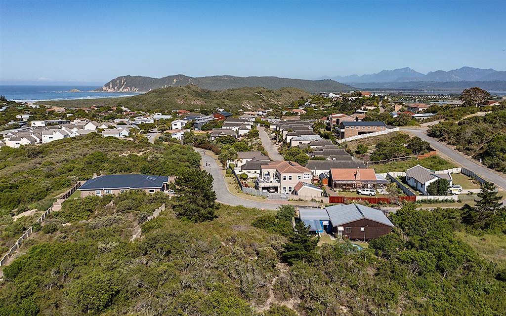 707 m² Land available in Sedgefield photo number 2