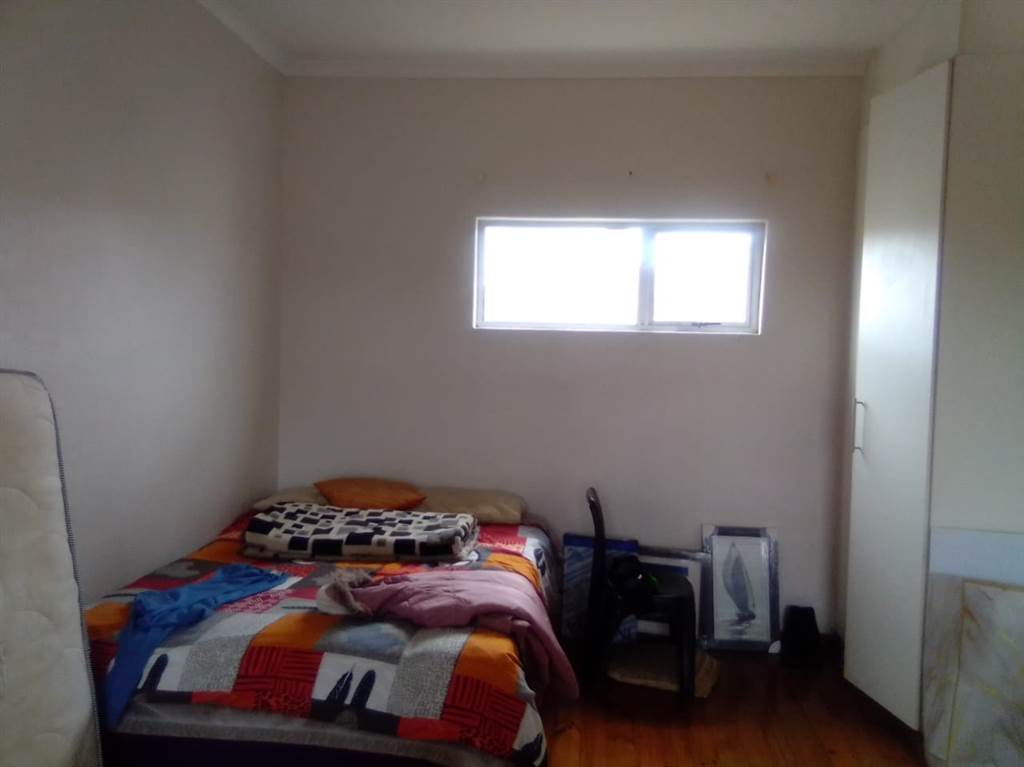 2 Bed Apartment in Beacon Bay photo number 5