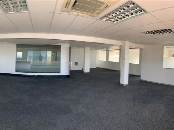 369  m² Commercial space