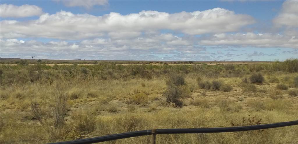 814 ha Land available in Loxton photo number 9