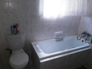 4 Bed Apartment in Uvongo photo number 5