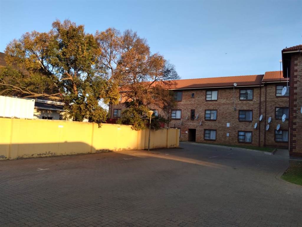 2 Bed Apartment in Potchefstroom Central photo number 27