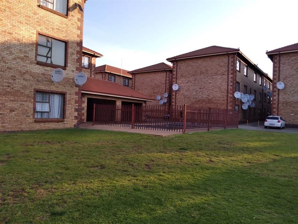 2 Bed Apartment in Potchefstroom Central photo number 30