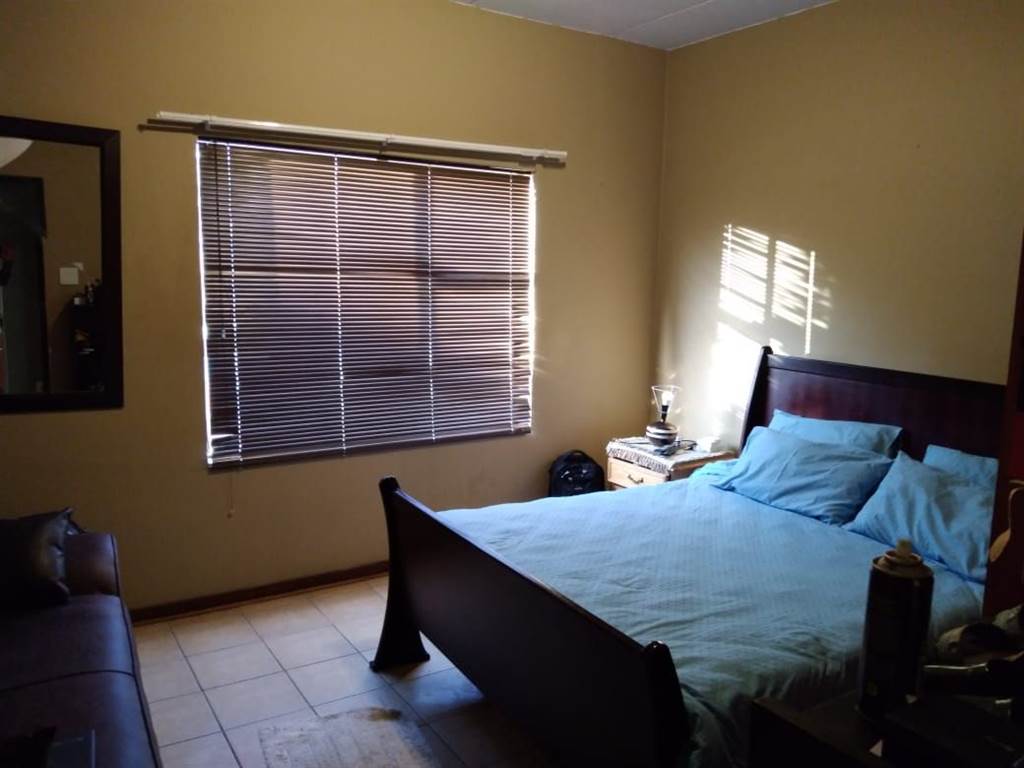 2 Bed Apartment in Potchefstroom Central photo number 19