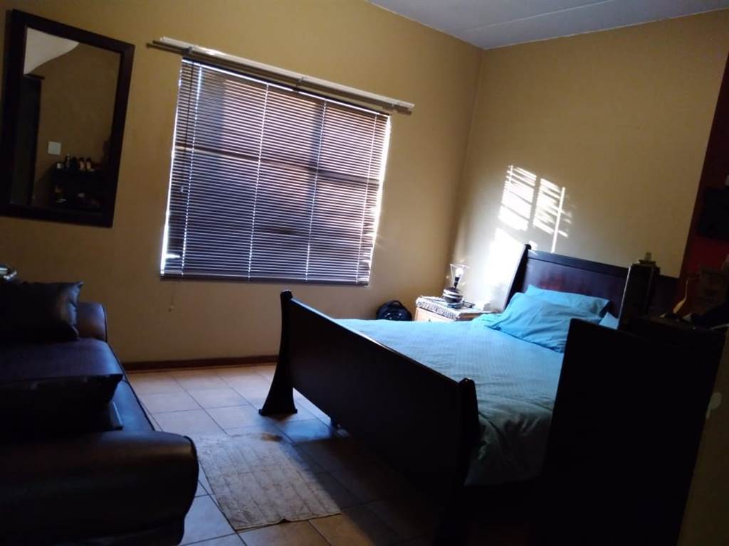 2 Bed Apartment in Potchefstroom Central photo number 18