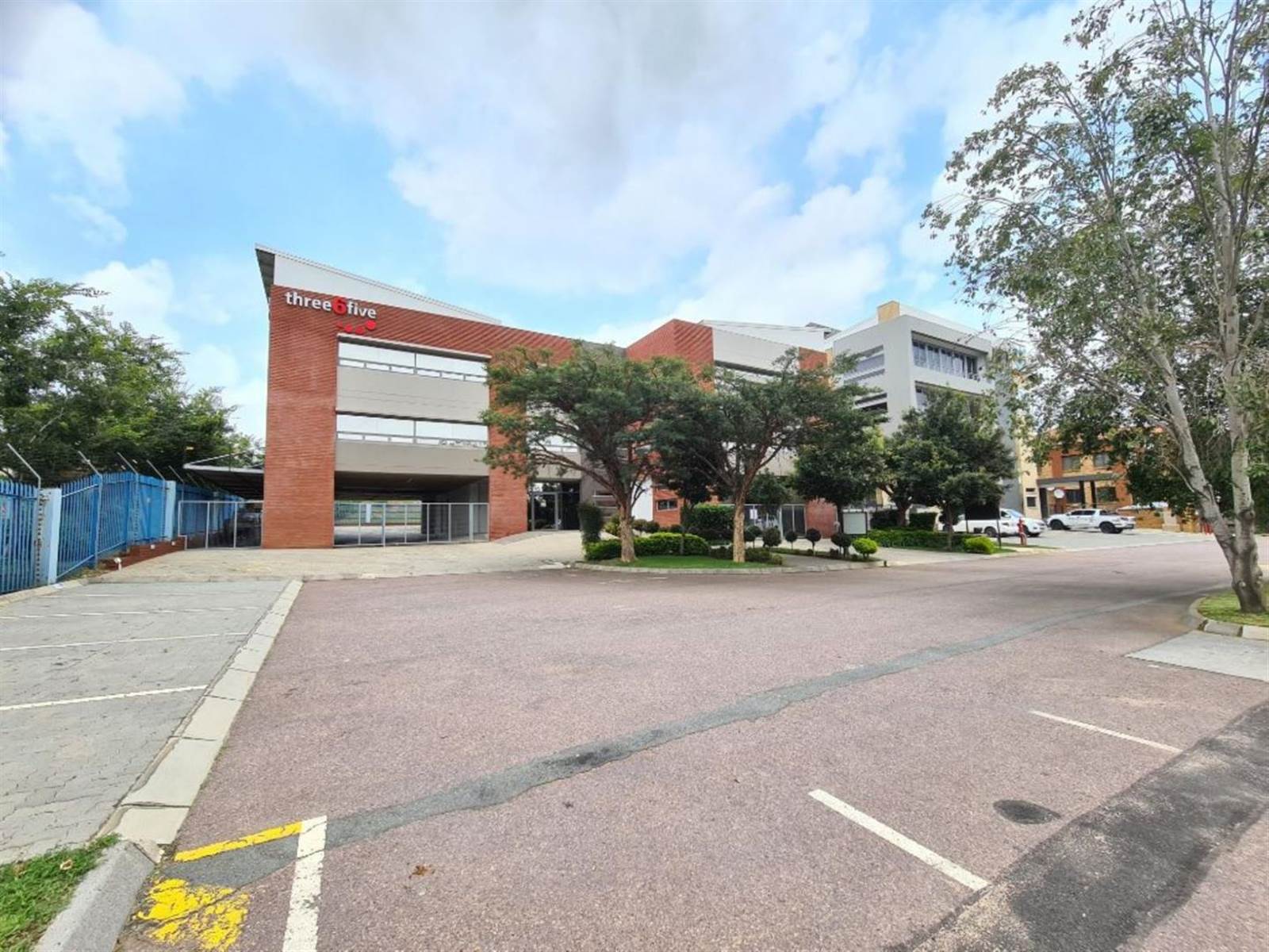253  m² Commercial space in Midridge Park photo number 1