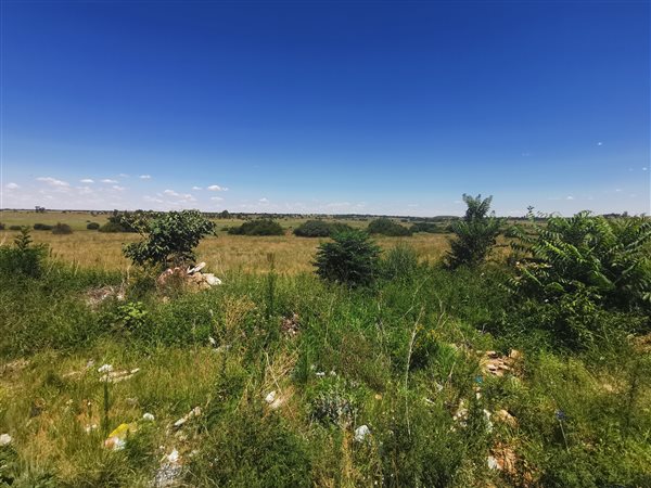 5100 m² Land available in Adamayview