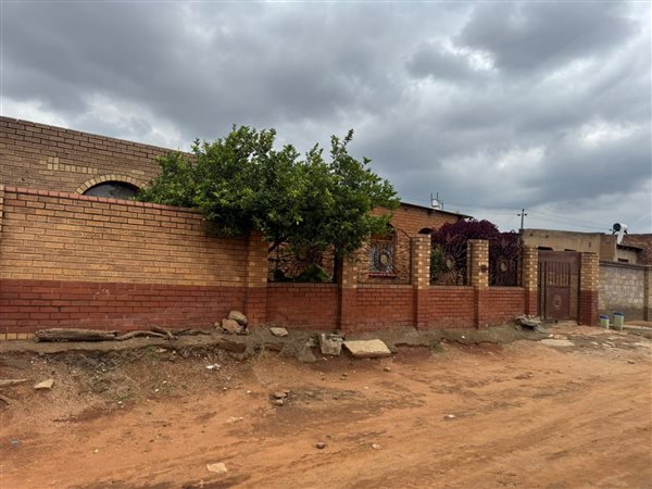 4 Bedroom House 4 Bedroom House