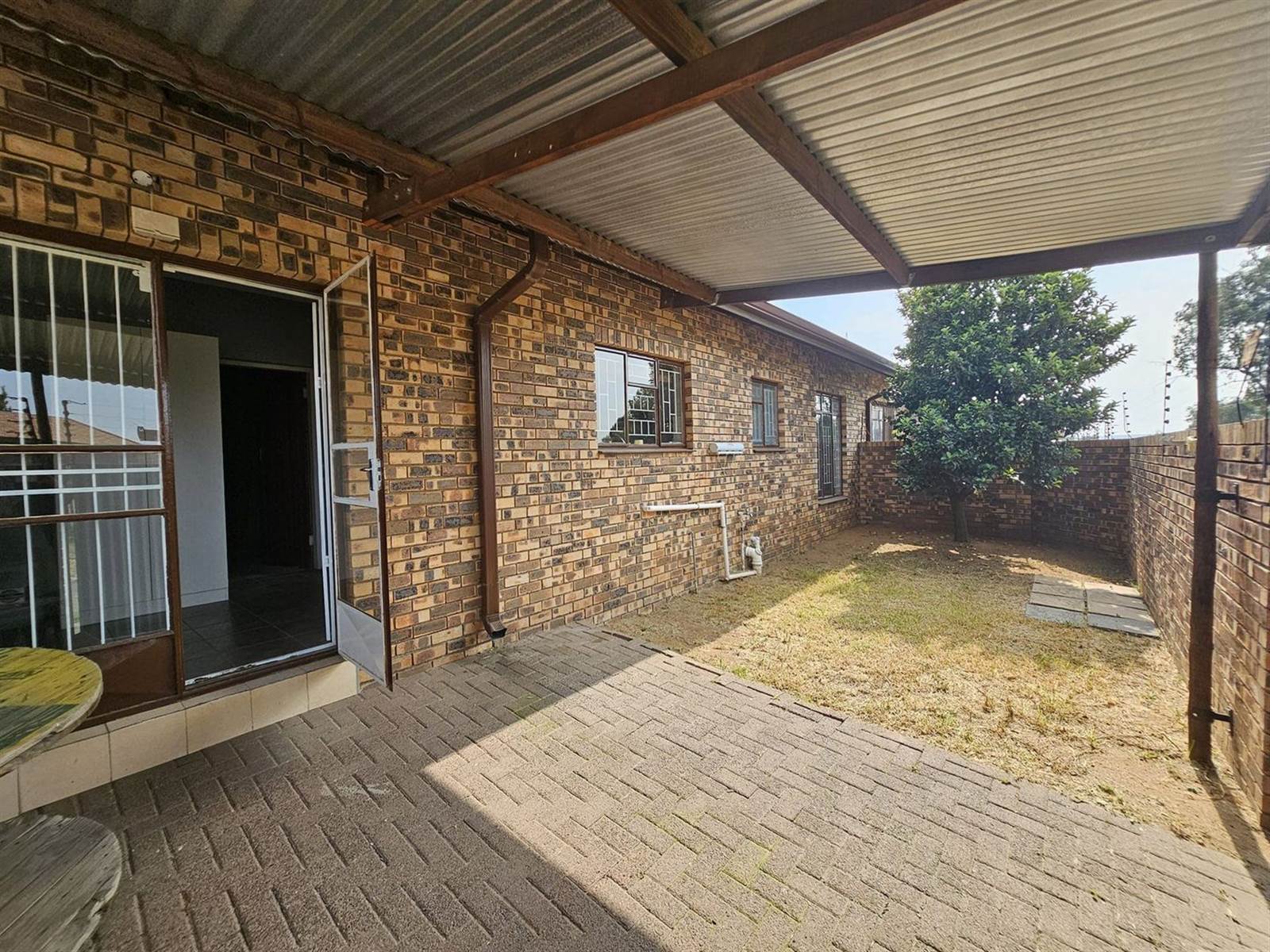2 Bed Townhouse in Trichardt photo number 18