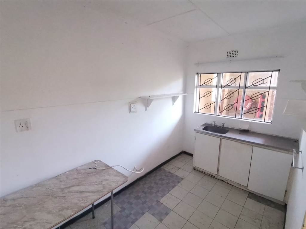 2 Bed Apartment in Empangeni photo number 6