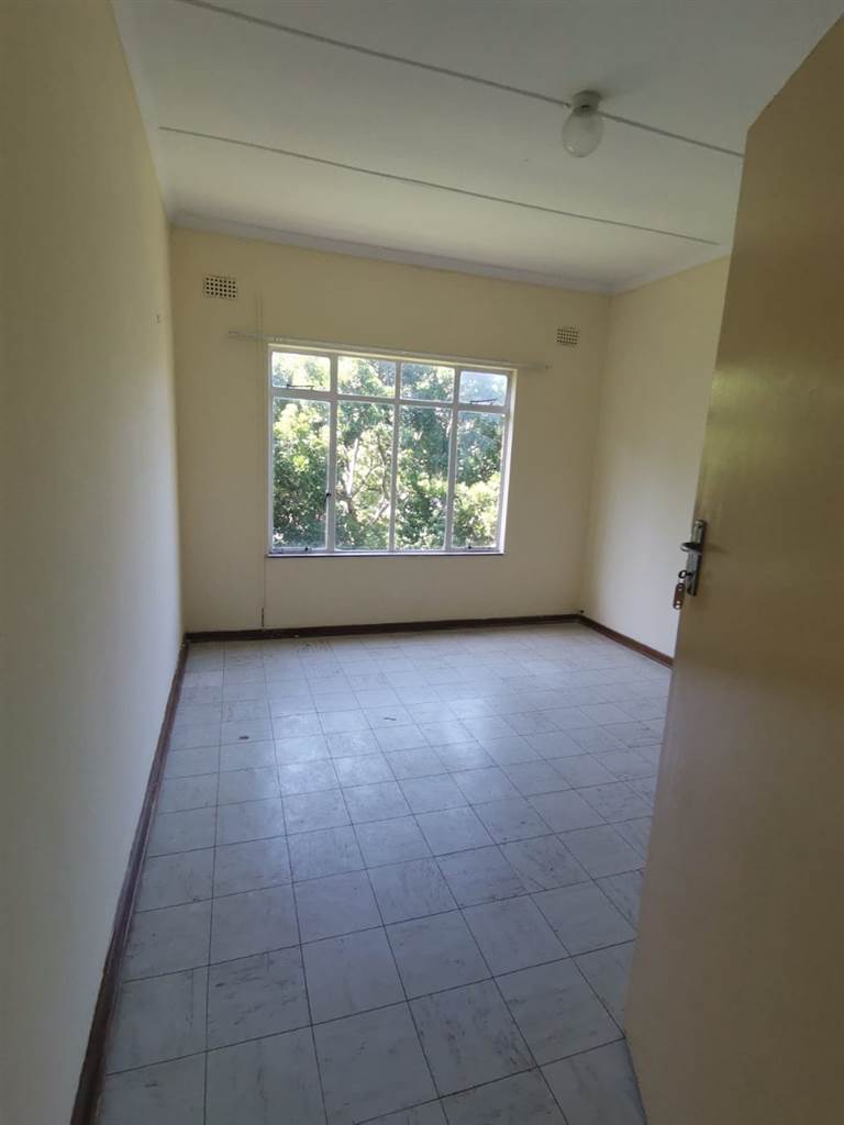 2 Bed Apartment in Empangeni photo number 12