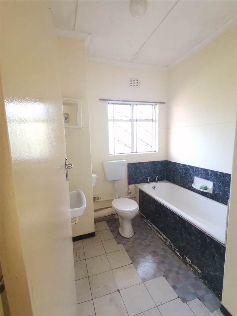 2 Bed Apartment in Empangeni photo number 8