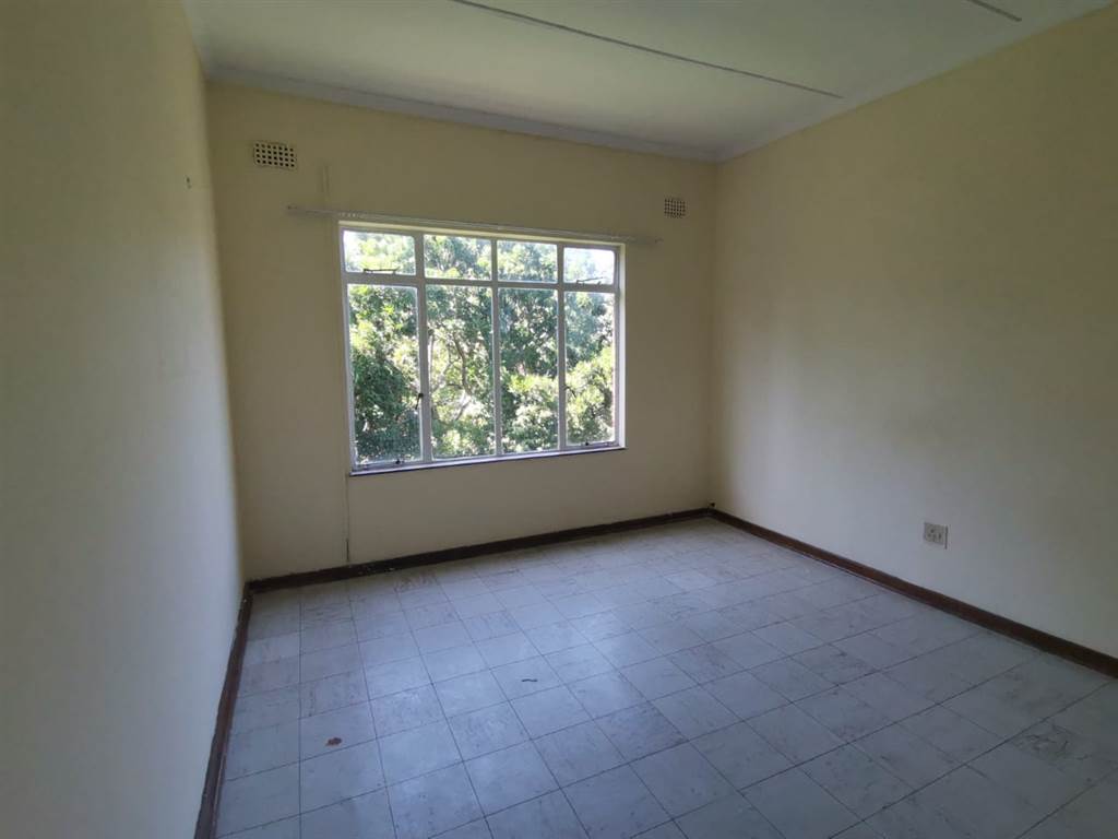 2 Bed Apartment in Empangeni photo number 13