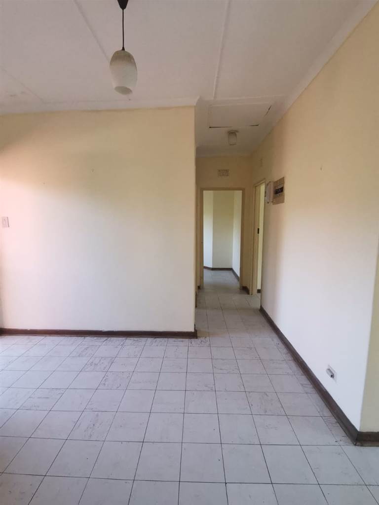 2 Bed Apartment in Empangeni photo number 3
