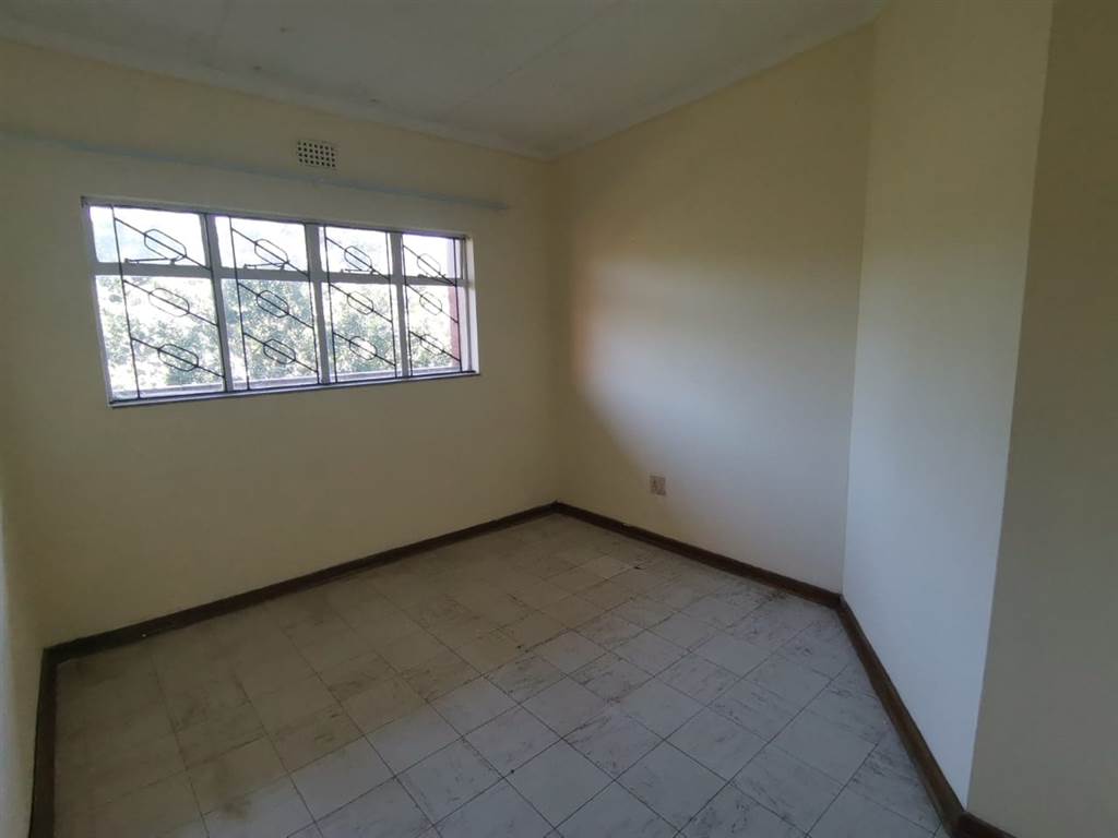 2 Bed Apartment in Empangeni photo number 9