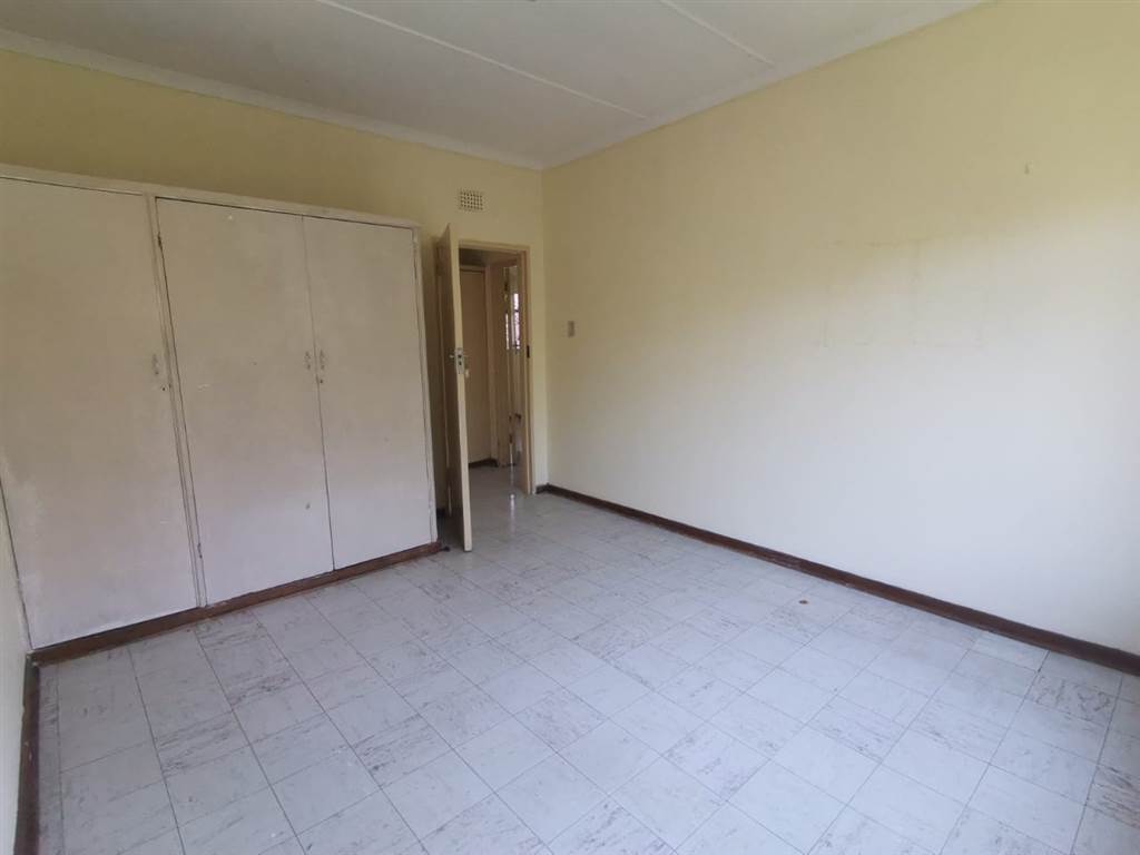 2 Bed Apartment in Empangeni photo number 14