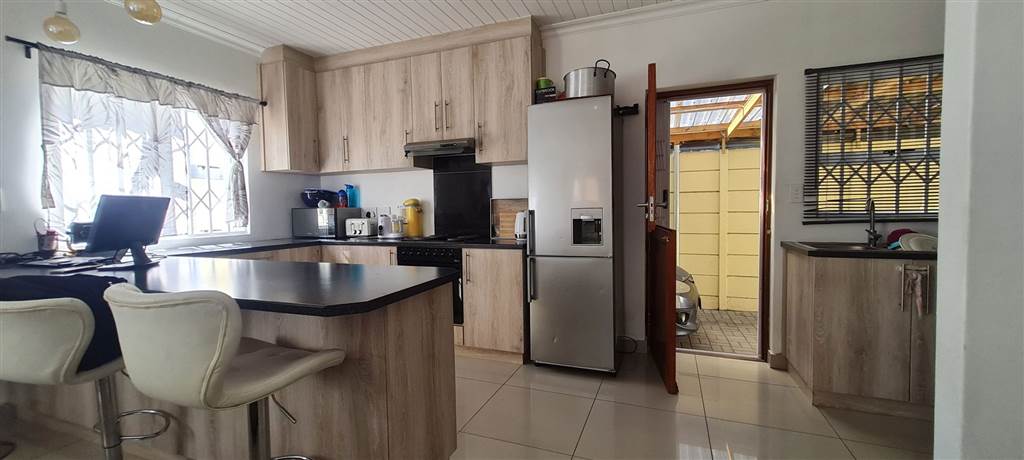 3 Bed House in Rondevallei photo number 4
