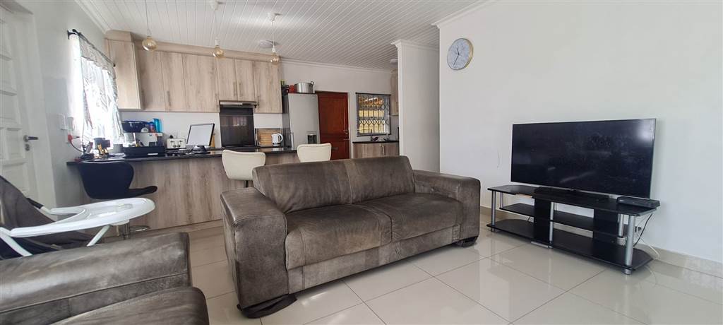 3 Bed House in Rondevallei photo number 2