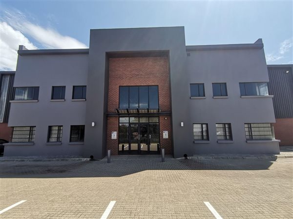 3 893  m² Industrial space