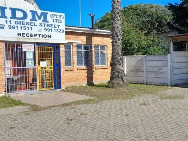 1424  m² Commercial space in Cape Road Industrial
