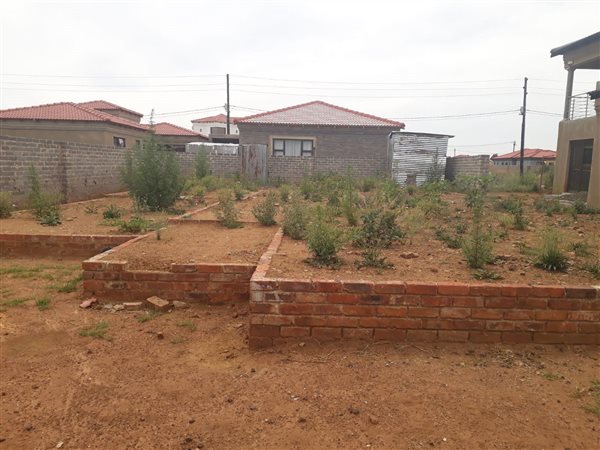 250 m² Land available in Golden Gardens
