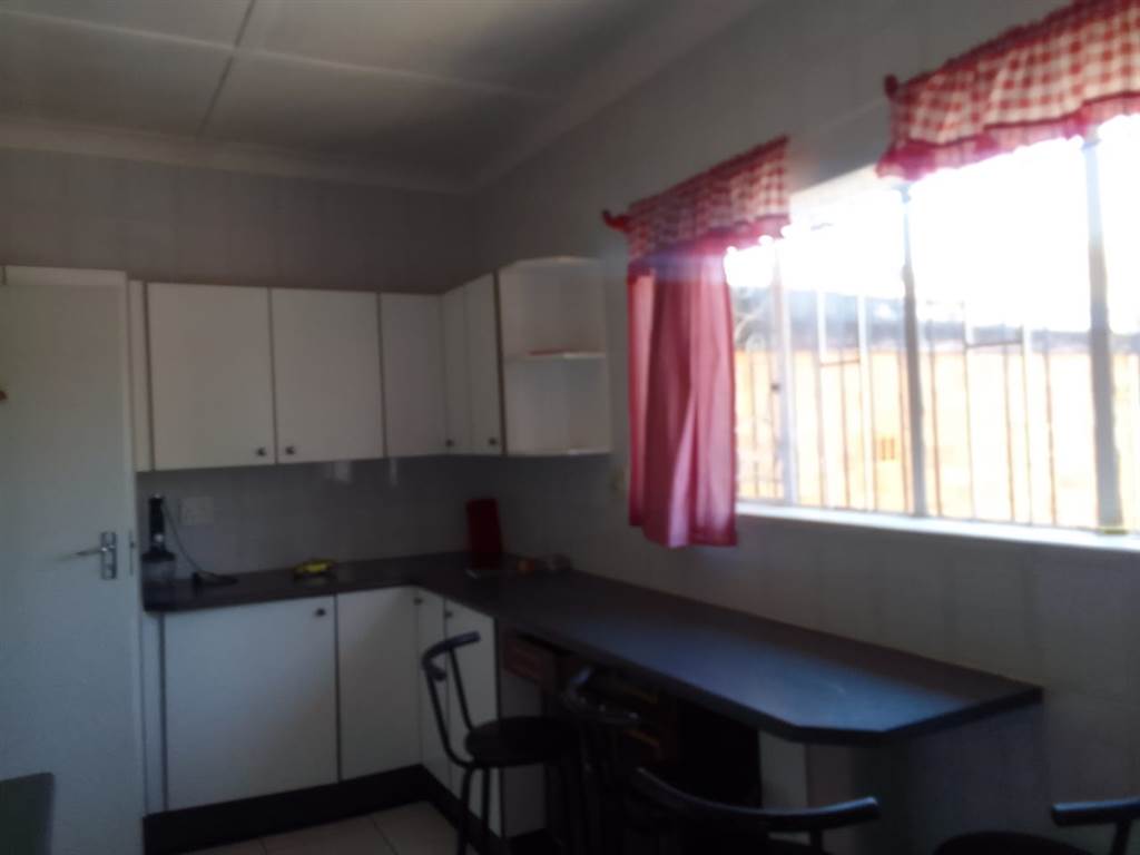 3 Bed House in Rosettenville photo number 8