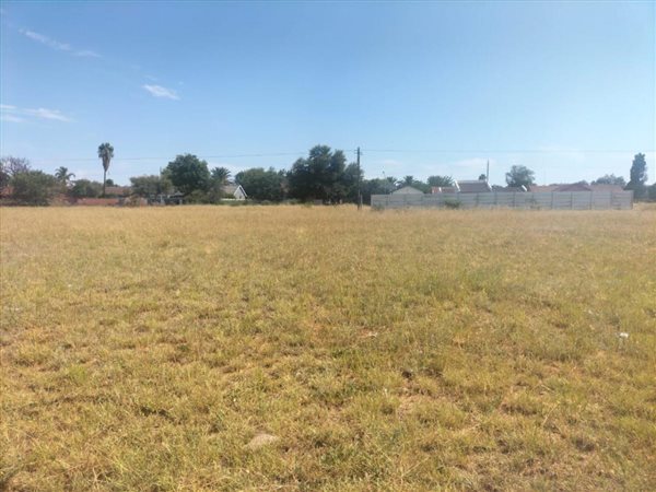 833 m² Land available in Riebeeckstad