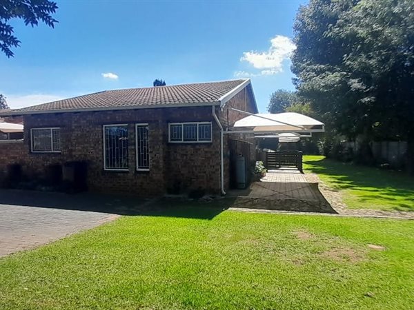 3 Bedroom Townhouse 3 Bedroom Townhouse