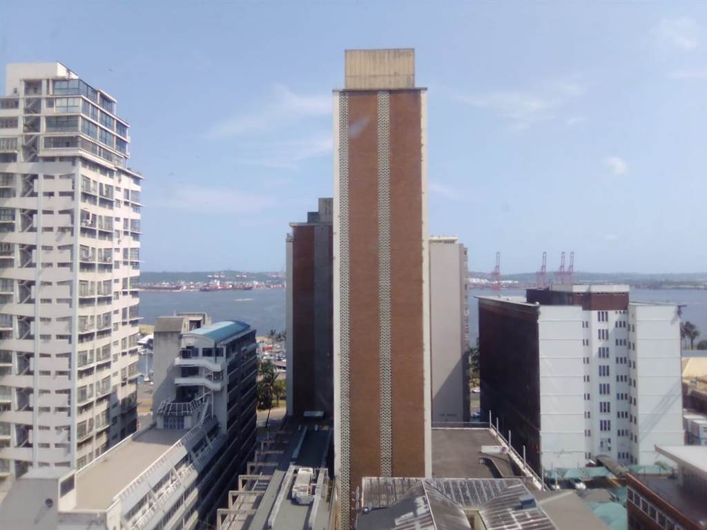 168.86  m² Office Space in Durban CBD photo number 10