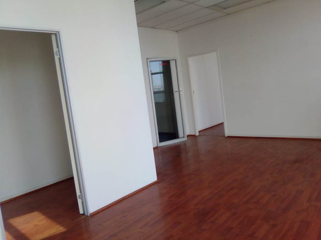 168.86  m² Office Space in Durban CBD photo number 15