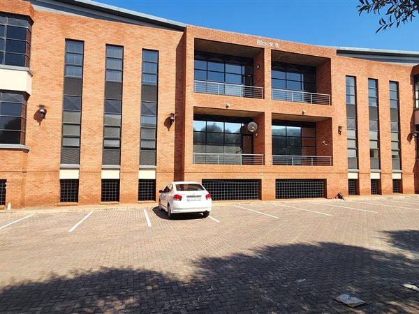 156.600006103516  m² Commercial space in Highveld