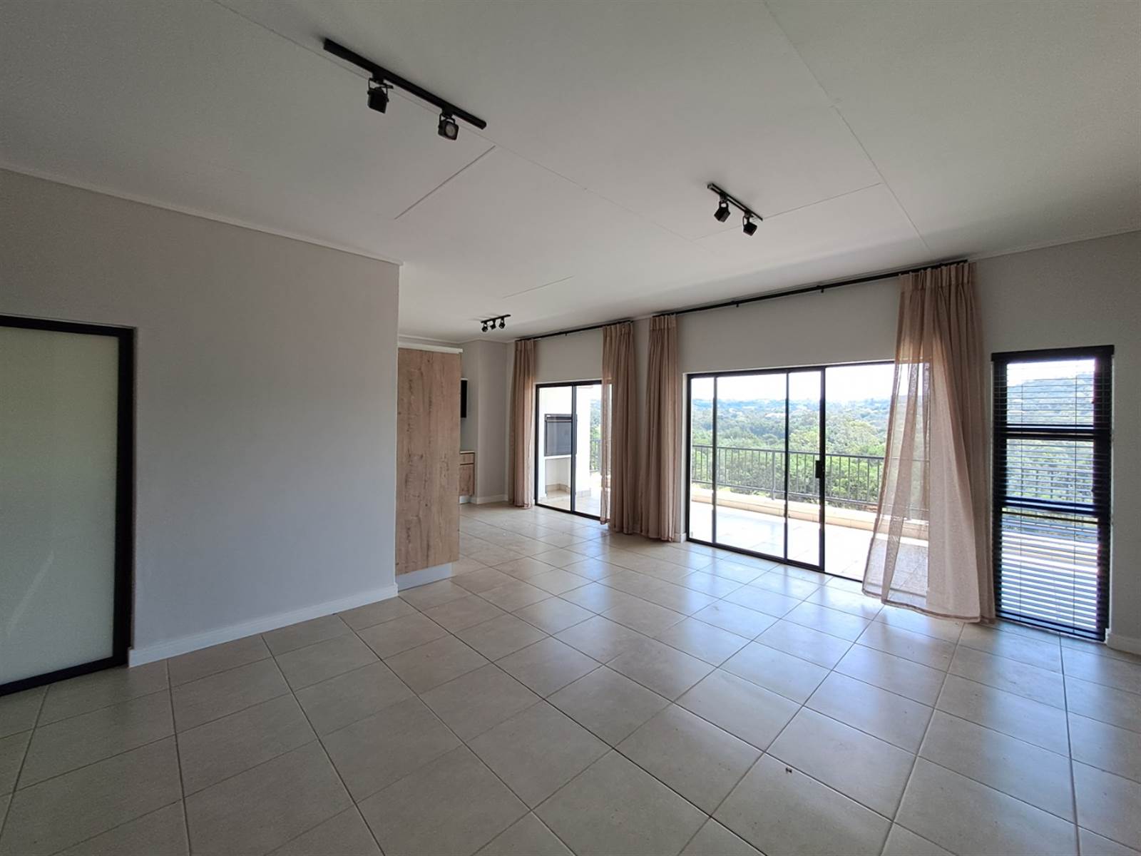 3 Bed Apartment in Mooikloof photo number 2