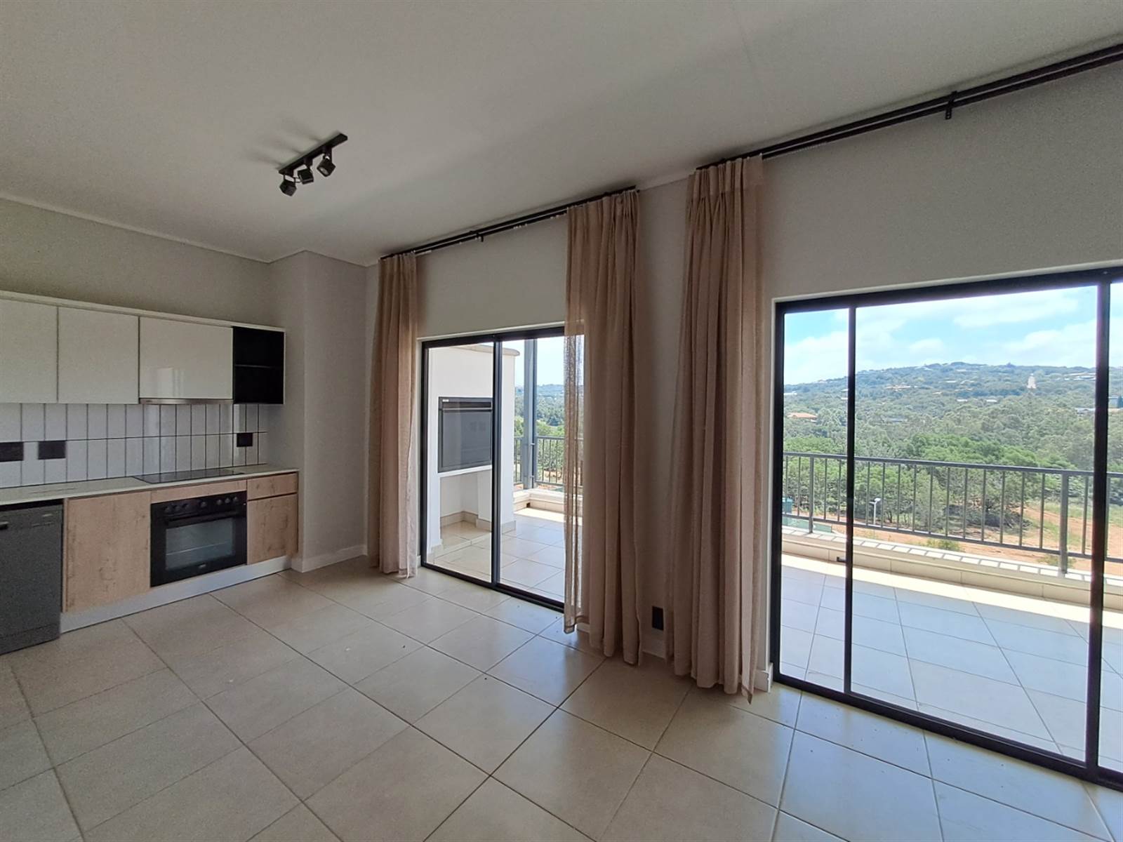 3 Bed Apartment in Mooikloof photo number 1