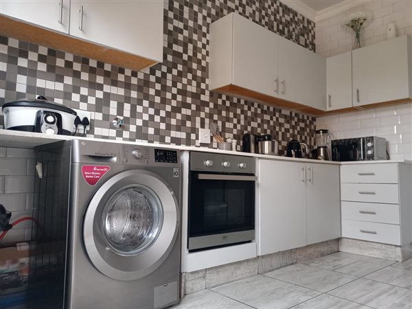 2 Bed Apartment in Halfway House