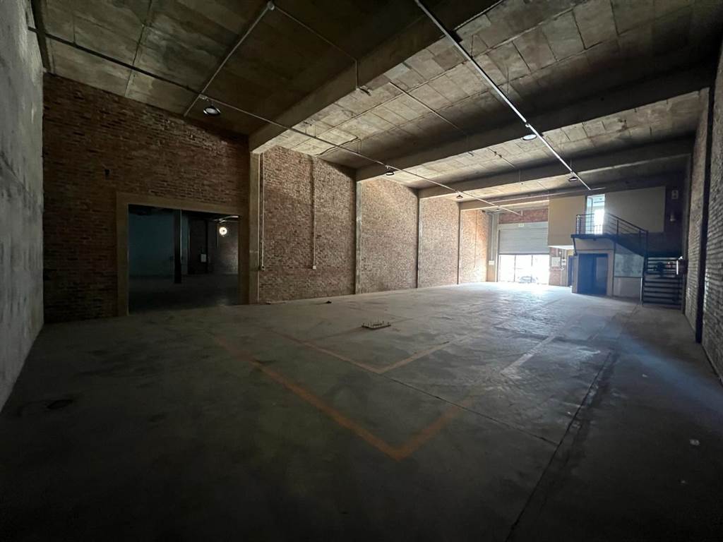 310  m² Industrial space in Laser Park photo number 8