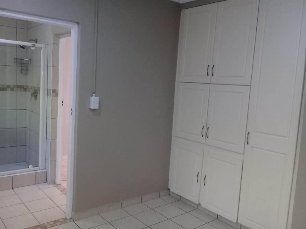 1 Bed Apartment in Kloof photo number 6