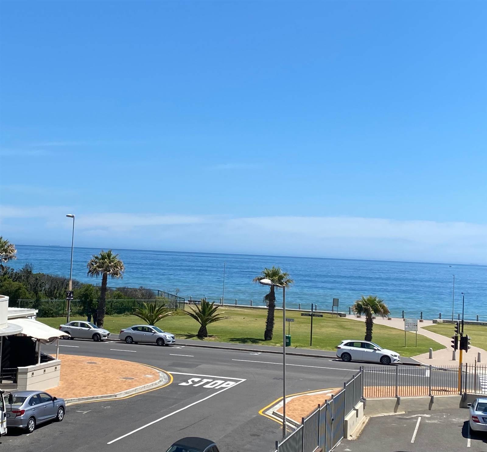 1 Bed Apartment in Mouille Point photo number 14