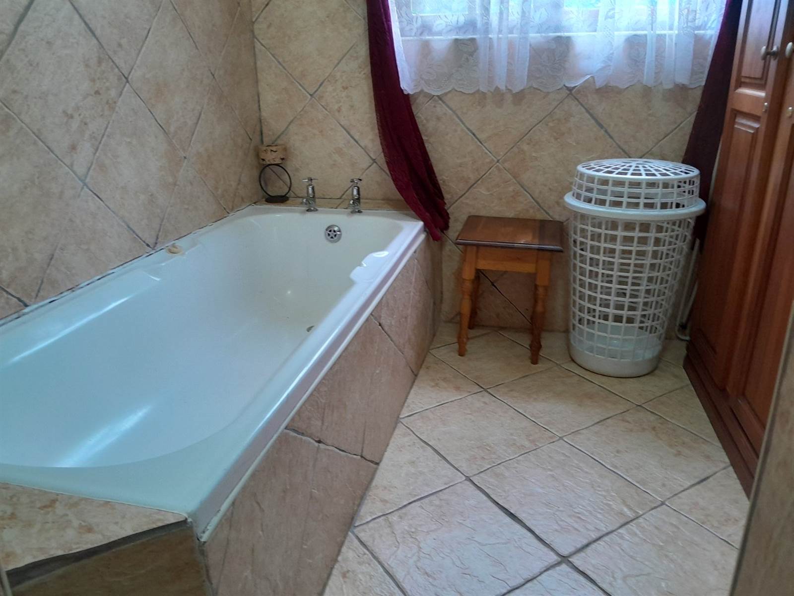 6 Bed House in Scottburgh Central photo number 5