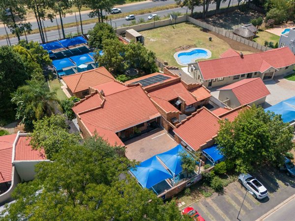 450  m² Office Space in Douglasdale