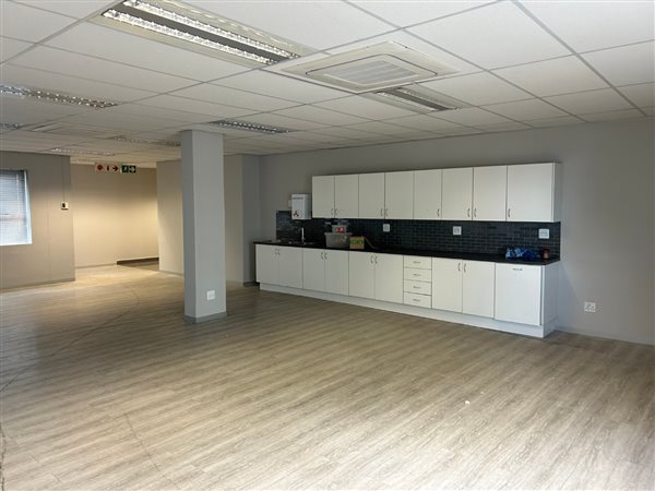 1225  m² Commercial space