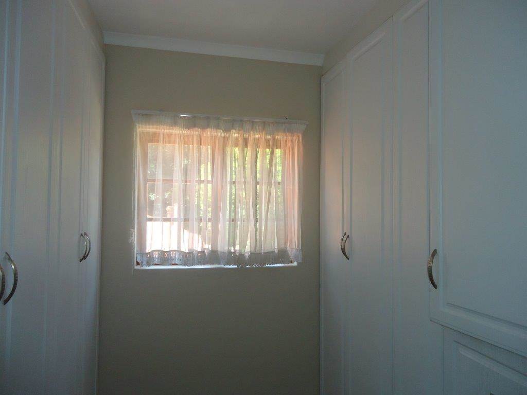 4 Bed House in Waterkloof Ridge photo number 28
