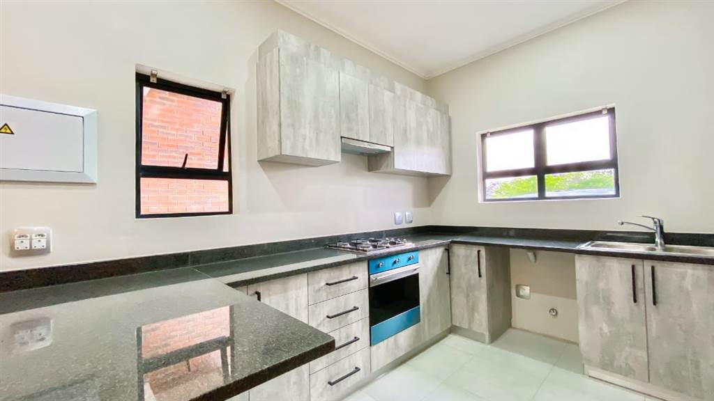 3 Bed Flat in Kelvin photo number 5