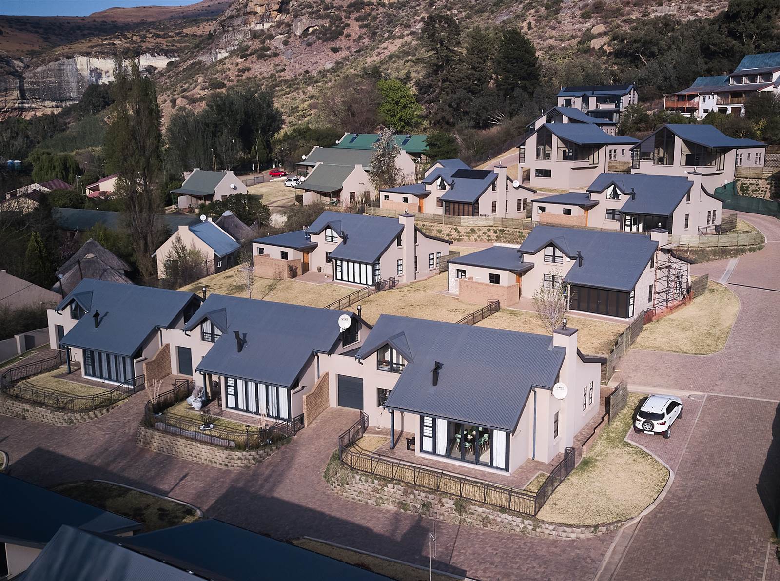 3 Bed Townhouse in Clarens photo number 13