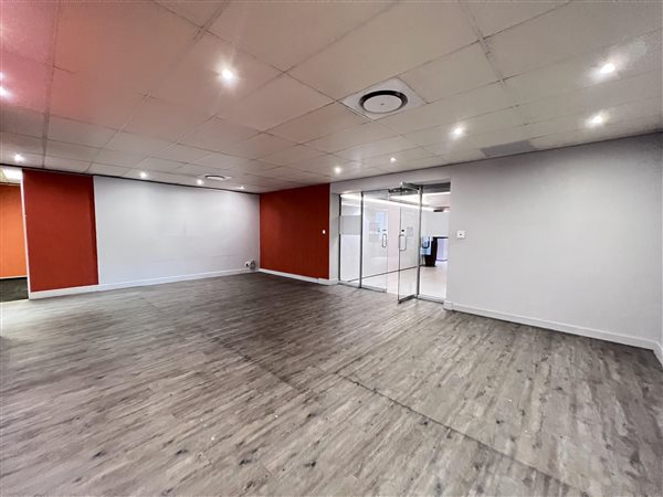435  m² Commercial space