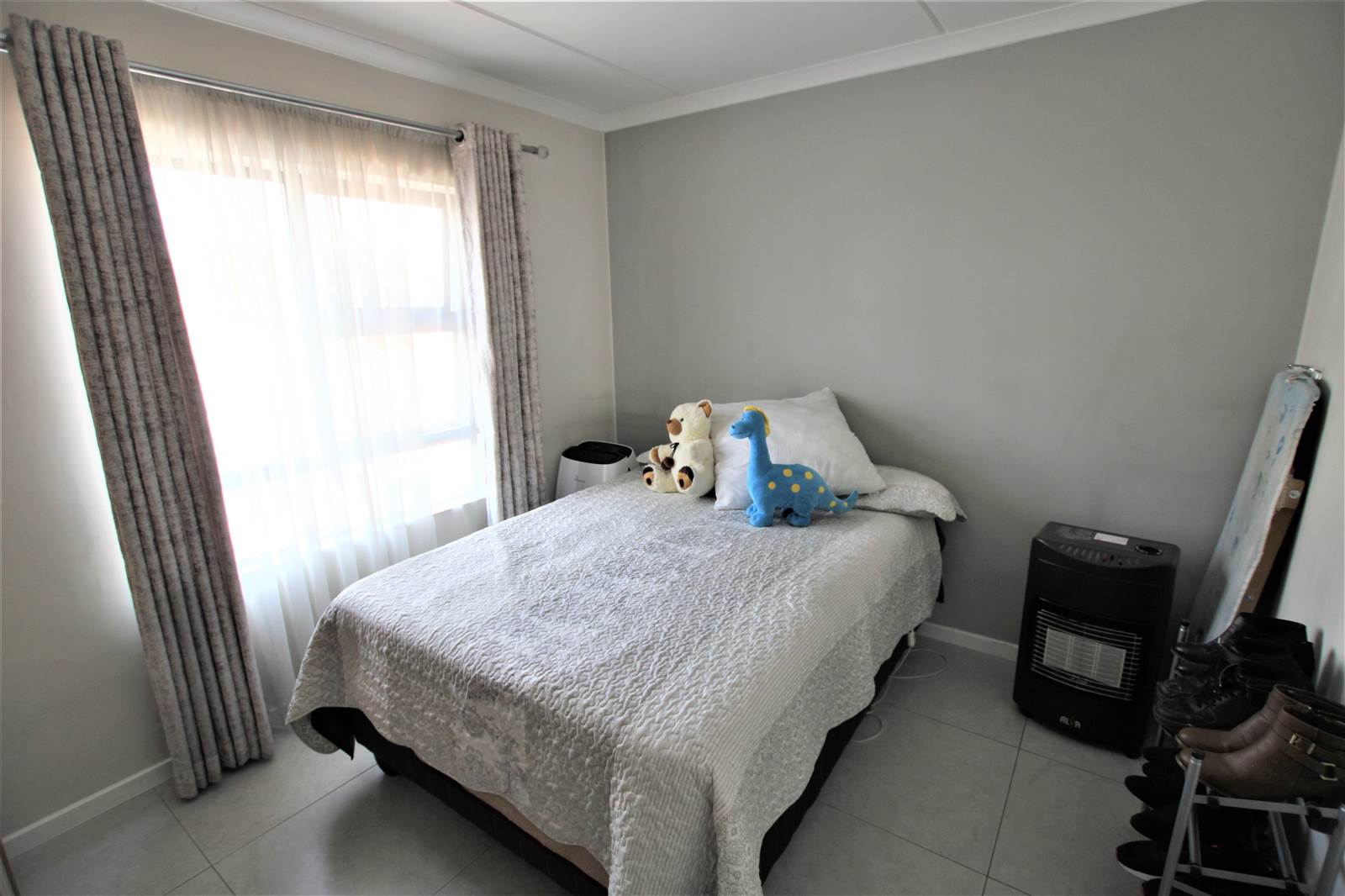 2 Bed Apartment in Modderfontein photo number 9